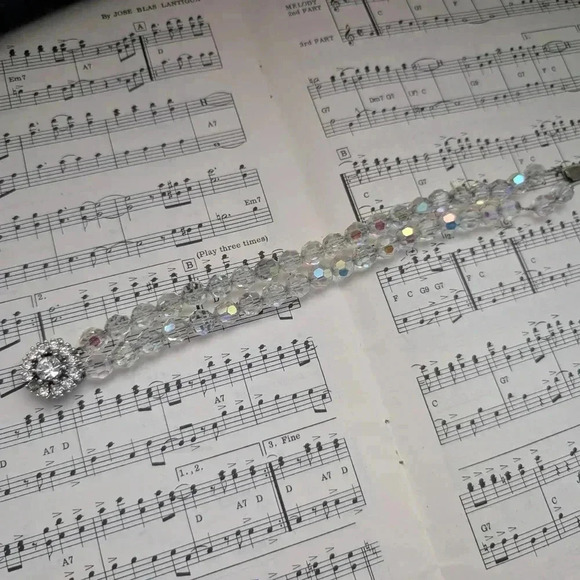 Elegant Crystal Beaded Necklace - Picture 12 of 14